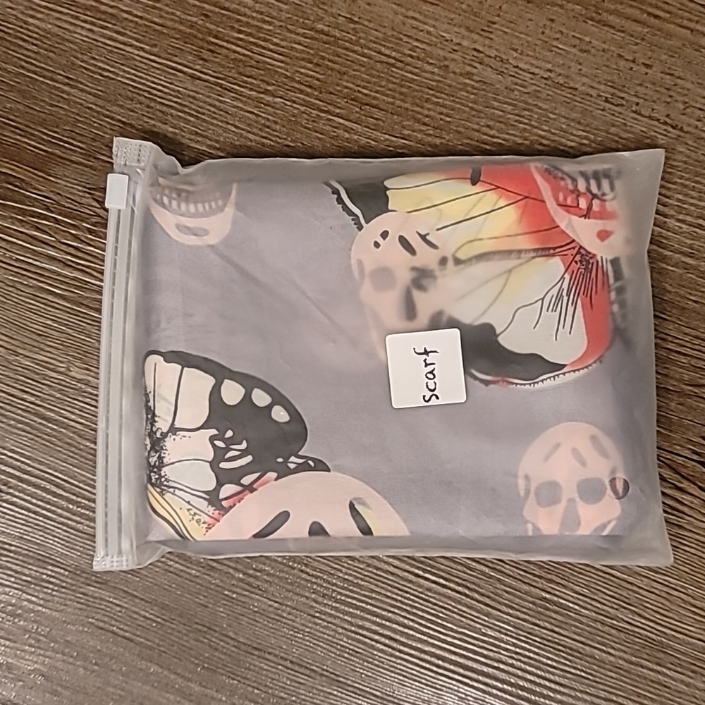Oversized Skull Pattern Scarf